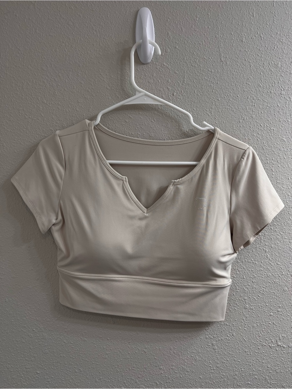 Short Sleeve V-Notch Crop Top in Cream